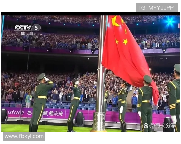 中国运动员穿国旗出征奥运，现场高唱国歌震撼人心